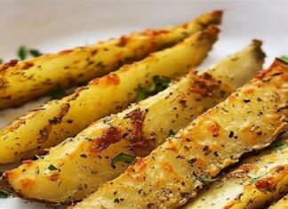 Η απόλυτη αποθέωση: Πατάτες φούρνου με τριμμένο τυρί και σκόρδο σκέτη κόλαση