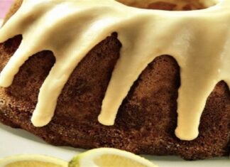 Κέικ με γλάσο λεμονιού από την Αργυρώ Μπαρμπαρίγου