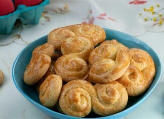 Νόστιμα Πασχαλινά κουλουράκια πορτοκαλιού από την Αργυρώ – Τα μυστικά για να μην σας βγουν “πέτρα”