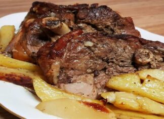 Σκέτο ποίημα: Το μυστικό για θεσπέσιες πατάτες φούρνου που θα συνοδεύσουν το ψητό του Πάσχα