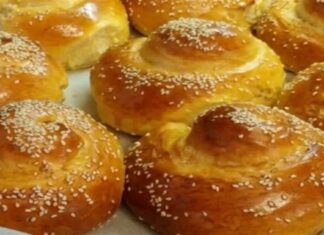 Αφράτα νηστίσιμα τσουρέκια της γιαγιάς με λίγα υλικά