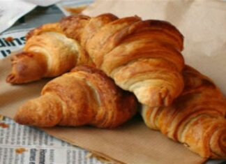 Αφράτα κρουασανάκια με ζαχαρούχο γάλα!