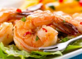 Φτιάξτε εύκολα και γρήγορα σαλάτα με γαρίδες και μάνγκο! Θα σας «τρέχουν» τα σάλια!