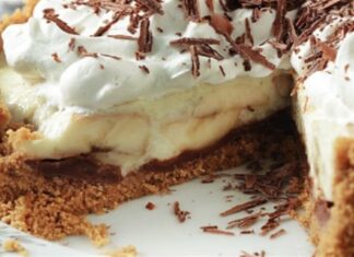 Το πιο γρήγορο γλυκό ψυγείου: Πετάς όλα τα υλικά σε ένα μπολ κι απλά ανακατεύεις