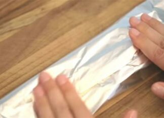 Τύλιξε το σκόρδο με αλουμινόχαρτο και τα τοποθετεί στον φούρνο – Ο λόγος; Θα σας τρελάνει