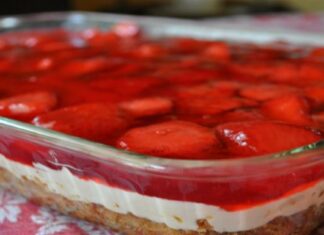 Το φραουλένιο γλυκάκι ψυγείου της γιαγιάς! Γρήγορο και με ελάχιστες θερμίδες!