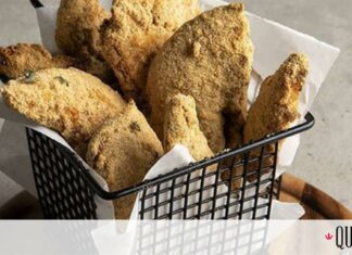 Άκης Πετρετζίκης: Κοτομπουκιές παναρισμένες σε γαλέτα