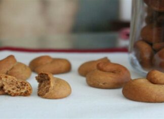 Τραγανά μουστοκούλουρα με κανέλα και μέλι!