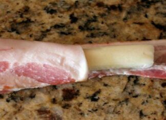 Πήρε μοτσαρέλα και την τύλιξε με μπέικον. Το αποτέλεσμα; Θεϊκό!