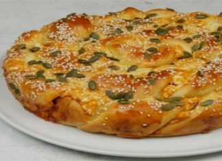 Πεντανόστιμη τυρόπιτα φόρμας με ζύμη γιαουρτιού!