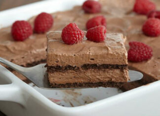 Πανεύκολο σοκολατένιο γλυκό ψυγείου, με 5 υλικά της στιγμής