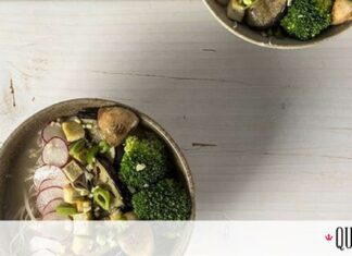 Άκης Πετρετζίκης: Vegan ramen