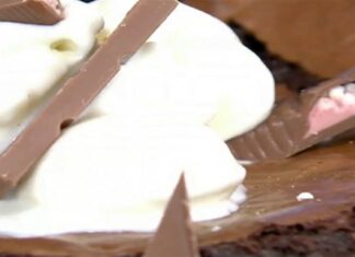 Μαλακό μπισκότο brownie γίγας με παγωτό βανίλια!