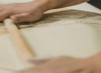 Συμβουλές για να ανοίξεις χειροποίητο φύλλο πίτας με 100% επιτυχία! Το μυστικό που θα κάνει το φύλλο σου τραγανό!