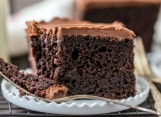 Για μεγάλους λιγούρηδες: Γλυκό ψυγείου με πτι μπερ και γκοφρέτα έτοιμο σε 10′