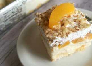 Πανεύκολο και δροσερό: Γλυκό ψυγείου με μπισκότα και ροδάκινα που θα «εδραιωθεί» στο ψυγείο σας