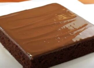 Πεντανόστιμο κέικ με τρία υλικά (videο)