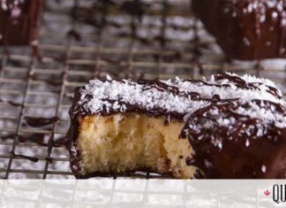 Άκης Πετρετζίκης: Κεκάκια καρύδας