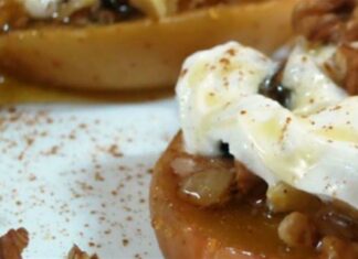 Ψητό μήλο με γιαούρτι και κανέλα από την Βέφα Αλεξιάδου