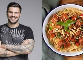 Vegan μακαρονάδα με κεφτεδάκια: Η θεσπέσια συνταγή του Άκη Πετρετζίκη και το κόλπο στο τηγάνισμα