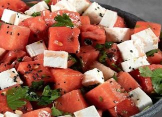 Σαλάτα καρπούζι με φέτα – Γευστική δροσιά στο πιτς φυτίλι