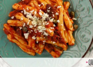 Σκιουφηχτά με λιαστή ντομάτα, ελιές και φέτα