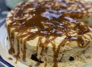 Γιαουρτογλυκό με μπισκότα και ελάχιστα υλικά – Από την Αργυρώ Μπαρμπαρίγου