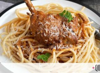 Άκης Πετρετζίκης: Κόκορας κρασάτος στη χύτρα ταχύτητας