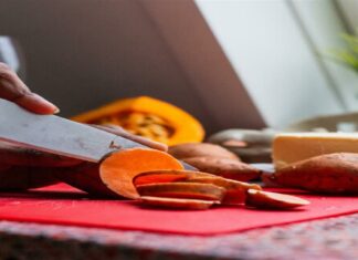 Βρήκαμε τον τρόπο να κρύψουμε μια γλυκοπατάτα μέσα στο πιο σοκολατένιο γλυκό