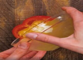 Ανοίγει μια πιπεριά και ρίχνει μέσα ένα αυγό και μπαχαρικά! Το αποτέλεσμα θα σας ενθουσιάσει!