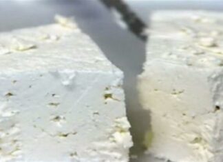 Το έξυπνο τρικ για να μη μουχλιάσει ποτέ ξανά το τυρί στο ψυγείο σας