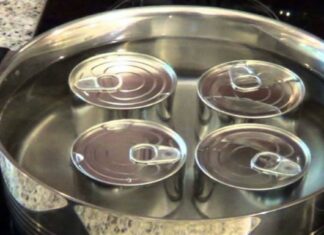 Βάζει το ζαχαρούχο γάλα σε μια κατσαρόλα με καuτό νερό! Το αποτέλεσμα θα σας ενθουσιάσει!