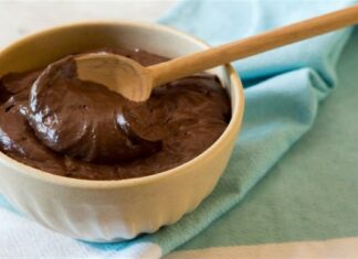 Διαιτητικό γλυκό ψυγείου με μόνο 2 υλικά – Σοκολατοκόλαση με λίγες θερμίδες