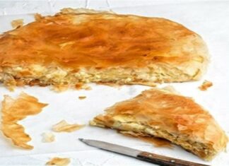 Τυρόπιτα αναποδογυριστή: Τραγανή με πλούσια γέμιση τυριού
