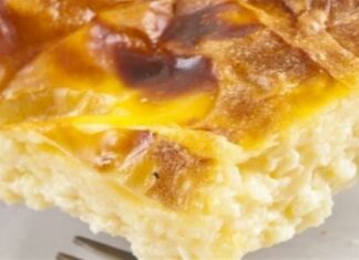 Κολασμένη τυρόπιτα με τρία τυριά και γιαούρτι