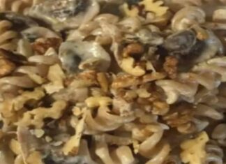 Στριφτά μακαρόνια ολικής με μανιτάρια, σάλτσα κρέμα και καρύδια