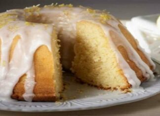 Ελαφρύ κέικ με λεμόνι και γιαούρτι χωρίς μίξερ!