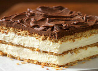 Μπισκοτογλυκό ψυγείου με ανάλαφρη κρέμα και γλάσο σοκολάτας