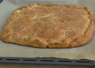 Μοναδική τυρόπιτα με ξινομυζήθρα