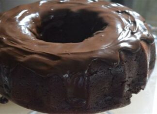 Λαχταριστό νηστίσιμο κέικ σοκολάτας χωρίς αυγά και γάλα – Με λίγες θερμίδες και φθηνά υλικά!