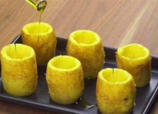 Κόβει το πάνω μέρος από 6 πατάτες και τις βάζει στο ταψί – Μόλις προσθέσει το λάδι και άλλα 3 υλικά ακόμη γίνεται… έκρηξη γεύσεων