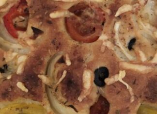 Φοκάτσια ή αλλιώς κρεμμυδόψωμο με λίγο λεμόνι από την Βέφα Αλεξιάδου