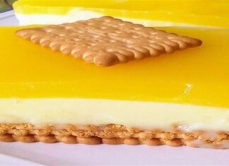 Γλυκό ψυγείου με μπισκότα και λεμονάτη επικάλυψη