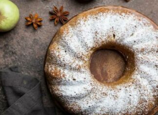 Κέικ μήλου με γιαούρτι και καρύδια από την Αργυρώ Μπαρμπαρίγου – Η κουζίνα θα μυρίσει κανέλα