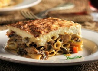 Νηστίσιμη συνταγή για παστίτσιο από το Άγιον Όρος με μανιτάρια αντί για κιμά για να γλείφετε τα δάχτυλά σας!