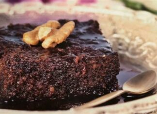 Αργυρώ Μπαρμπαρίγου: Η συνταγή της για καρυδόπιτα με σιρόπι σοκολάτας είναι πειρασμός! Τα δικά της μυστικά…