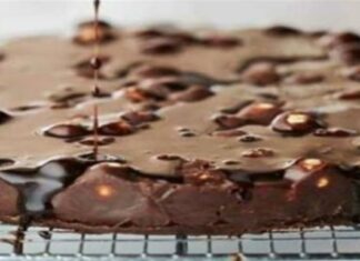 Σοκολατένιο γλύκισμα με Maltesers και ζαχαρούχο γάλα χωρίς ψήσιμο