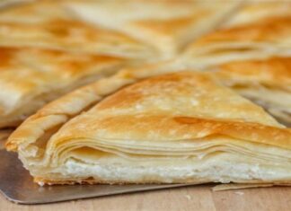 Πεντανόστιμη τυρόπιτα της θείας απ’ το χωριό!