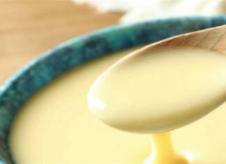 Συνδυάζει στιγμιαίο καφέ, ζαχαρούχο γάλα και κρέμα γάλακτος – Δεν θα πιστεύετε τι φτιάχνει (Video)