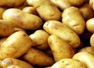 Το ”μυστικό” για να καθαρίσεις εύκολα και γρήγορα τις πατάτες